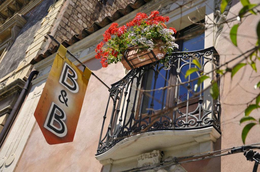 Bed and Breakfast Casa Al Centro Storico Nicolosi Exterior foto