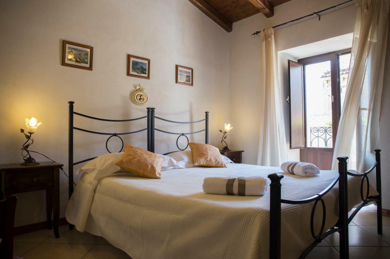 Bed and Breakfast Casa Al Centro Storico Nicolosi Exterior foto